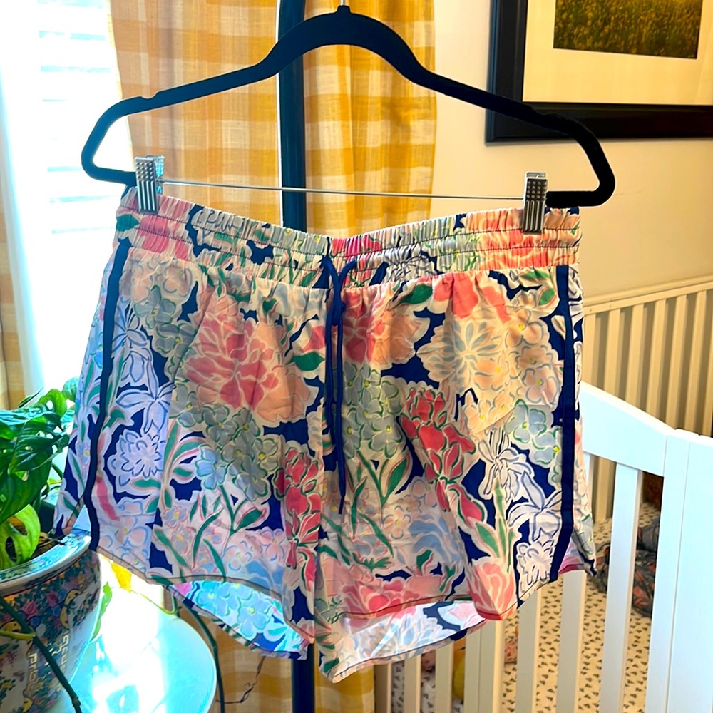 Crown and Ivy Athletic Quick Dry Shorts with Liner Women Size Large Floral
